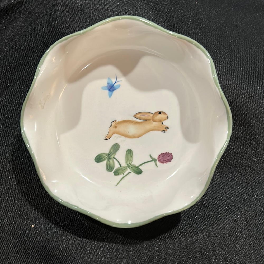Mesa Bunny dish/bowl small 5.5”